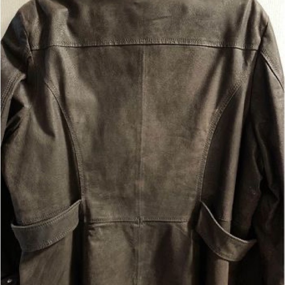 Danier woman’s brown leather coat with removable faux fur collar - Picture 4 of 10